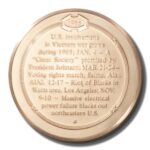 Franklin Mint History of US Vietnam War escalation 1965 45mm Proof Bronze Medal - Image 2