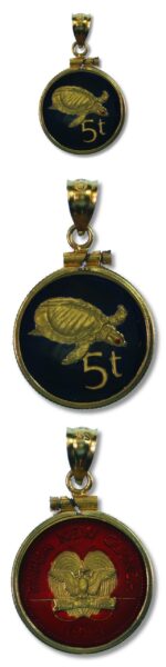 Papua New Guinea Enameled Jewelry Coin Pendant Sea Turtle 5 Toea 1984 w/Bezel